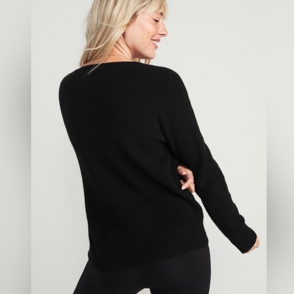 NWT! Women’s Black V-Neck Shaker-Stitch Cocoon Sweater - Multiple Sizes - Picture 2 of 8